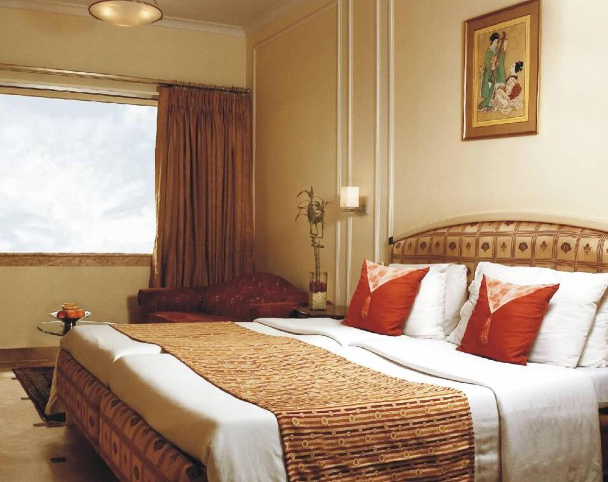 Regency Hotel Mumbai Exterior foto