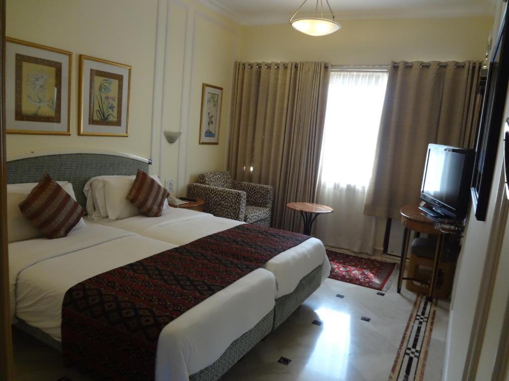 Regency Hotel Mumbai Exterior foto
