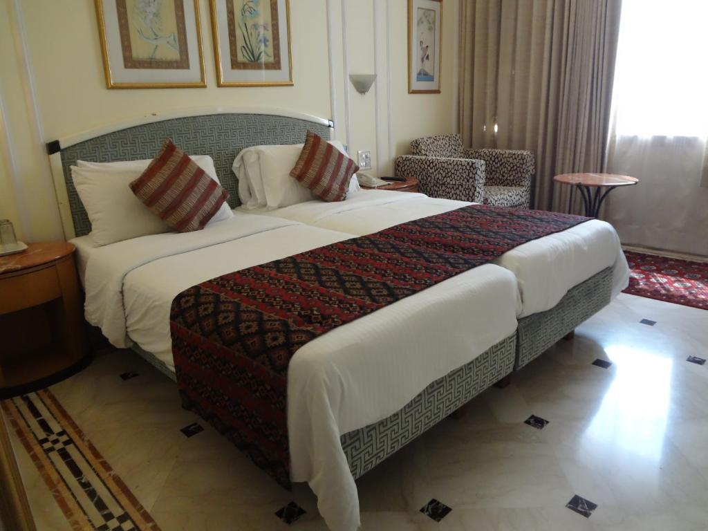 Regency Hotel Mumbai Exterior foto