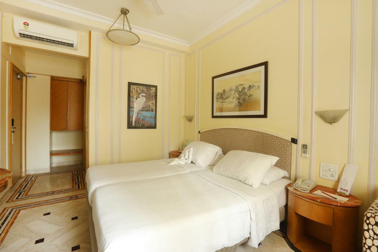Regency Hotel Mumbai Exterior foto
